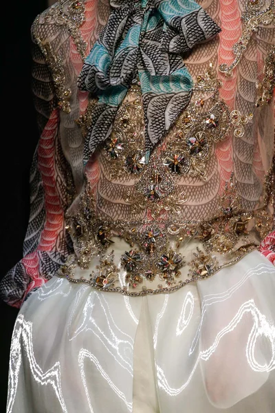 Look 70